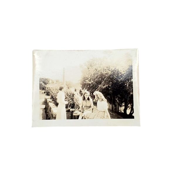 Vtg Ladies Talking in Garden Original Monochrome Photography Found Snapshot - Picture 1 of 4